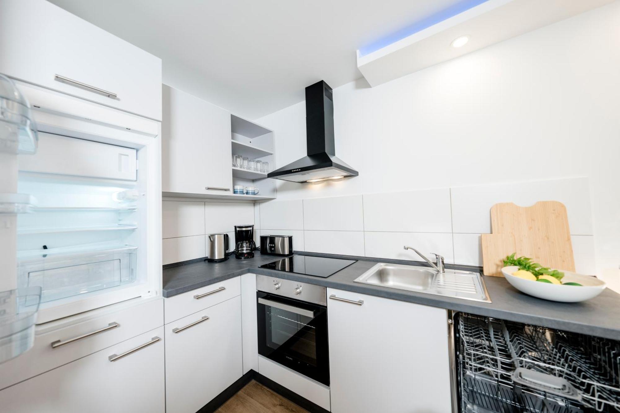 Bellabene Modernes Studio Apartment In Zentraler Lage Mit Terrasse, Parkplatz, Smarttv Pforzheim Exterior foto