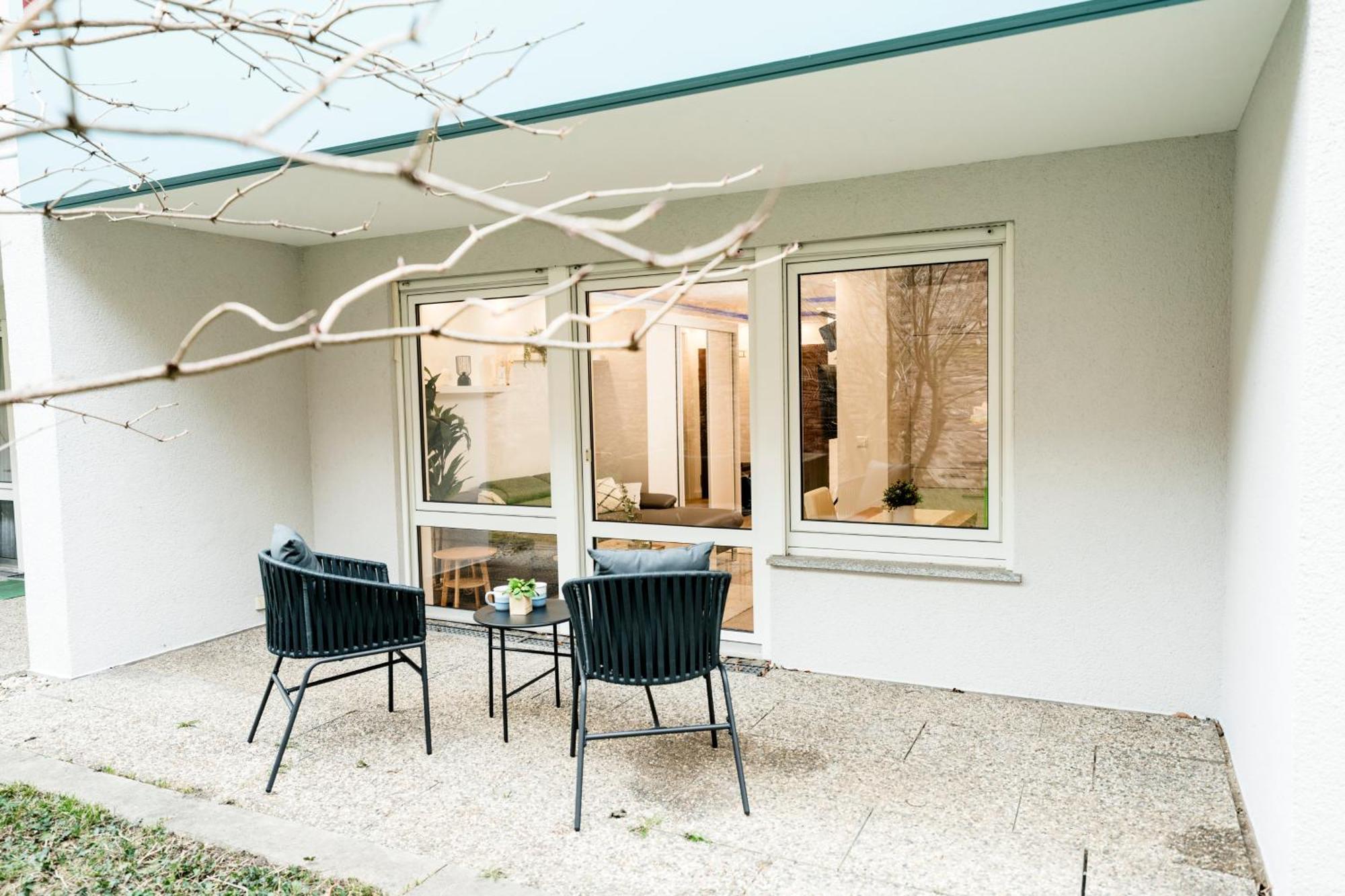 Bellabene Modernes Studio Apartment In Zentraler Lage Mit Terrasse, Parkplatz, Smarttv Pforzheim Exterior foto